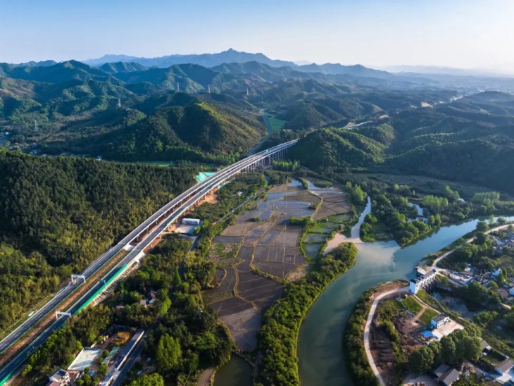 奮力往前趕｜安徽交控集團(tuán)在建高速項(xiàng)目刷新“進(jìn)度條”